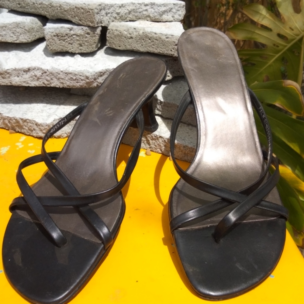 Black white mountain heeled sandles 01